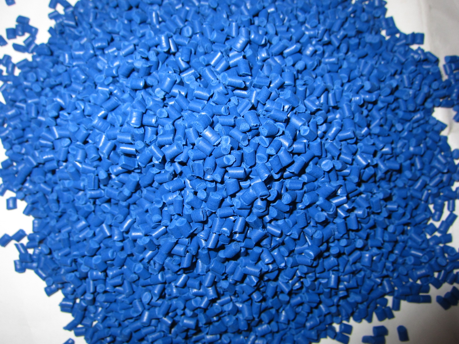 Hạt nhựa màu xanh - Công Ty TNHH Nhựa Yong Qi